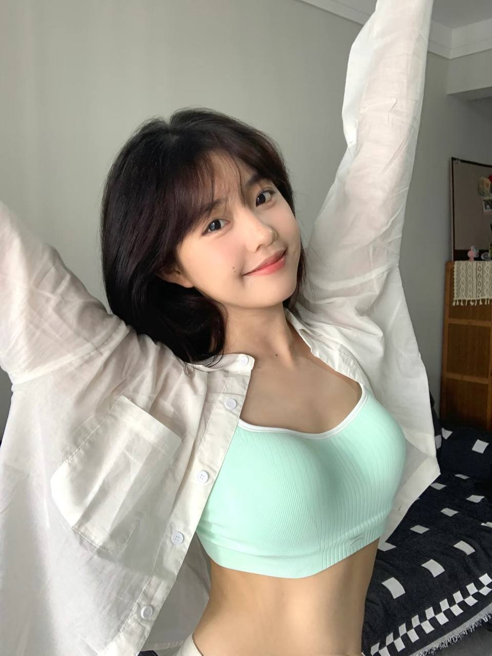 在盐田游艇上的邂逅与内心独白引发的包养思考