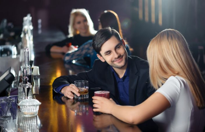 如何接近女性（让她对你心动！）