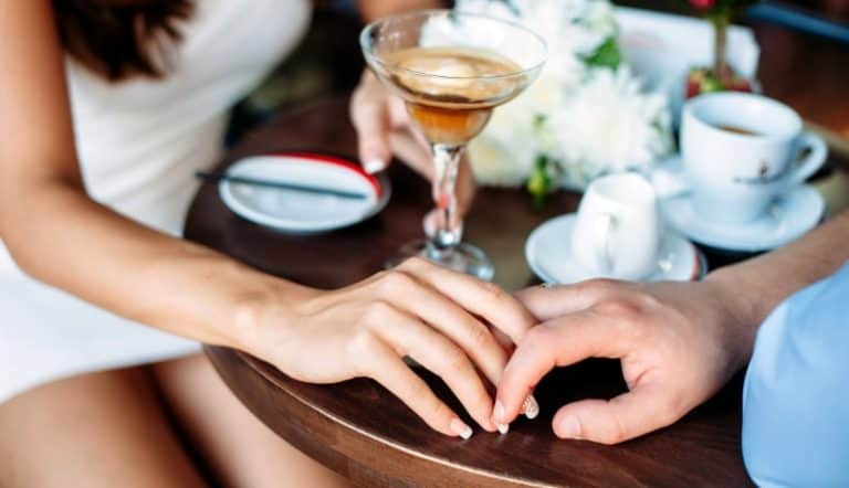 28种细腻又诱人的触碰方式，让她欲罢不能